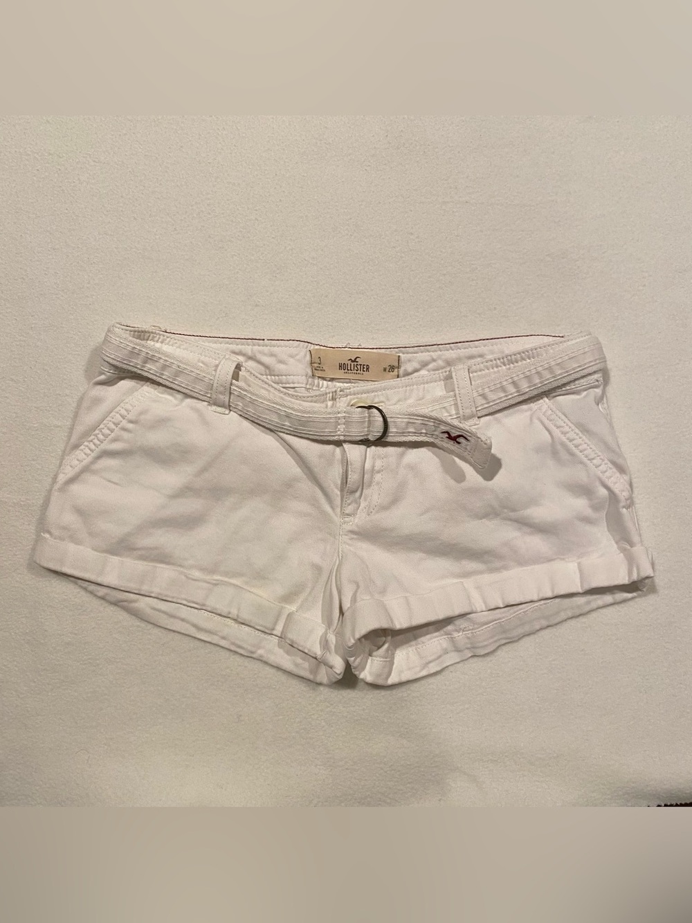 Hollister Y2K Low Waisted Women’s White Denim Cotton Shorts Size 3 waist 26 Belt